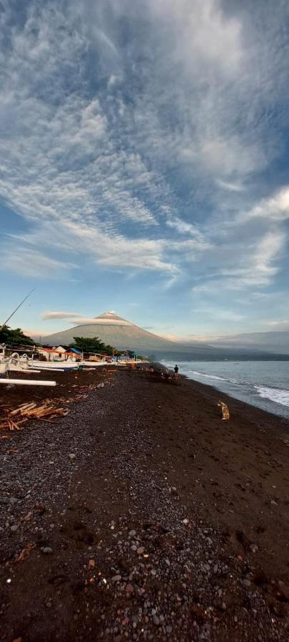 The Shooting Star Homestay Amed Kültér fotó